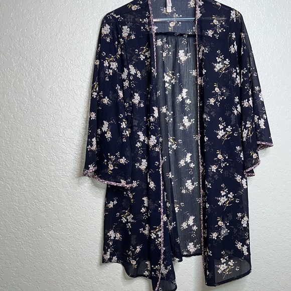Long Sleeve Floral Cardigan Cover Up - Picture 2 of 6
